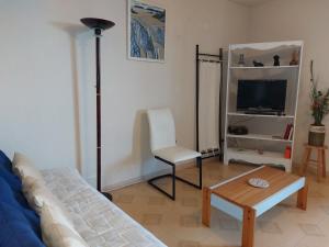 a living room with a couch and a table at Appartement T2 au centre de Vieux-Boucau avec parking privé, proche des plages - FR-1-239-1136 in Vieux-Boucau-les-Bains