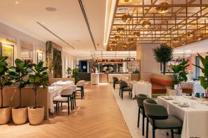 Restaurace v ubytování Kempinski Hotel Mall of the Emirates, Dubai