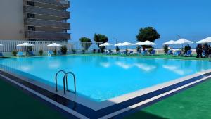 a large swimming pool with blue water at Casa do Mar na Figueira da Foz in Figueira da Foz