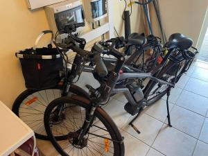 Фитнес-центр и/или тренажеры в Studio calme pour deux personnes, accès PMR, proche golf et plages - FR-1-786-44 +2 фотографии