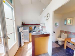 a small kitchen with a sink and a toilet at Maison à Vic-la-Gardiole, 2 pers, Terrasse, Proche Plage - FR-1-785-25 in Vic-la-Gardiole