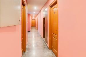 Fotografie z fotogalerie ubytování Super Hotel O Karakambadi Near Alipiri formerly BVN Grand v destinaci Tirupati