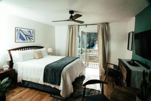 a bedroom with a bed and a window at The Perch Hotel in East Windham