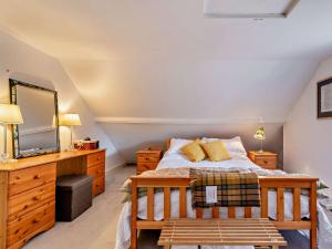 Katil atau katil-katil dalam bilik di 2 Bed in East Hoathly 95692