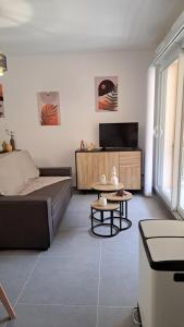 a bedroom with a bed and a table in it at LE SNOOKYBAY - Appartement Neuf - Classé 3 étoiles in Cavalaire-sur-Mer