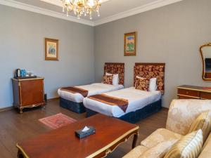 Postel nebo postele na pokoji v ubytování Shah Palace Luxury Museum Hotel