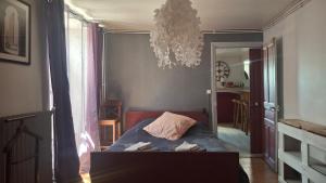 Posteľ alebo postele v izbe v ubytovaní Charmant appartement au cœur des volcans d Auvergne