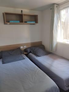 Ένα ή περισσότερα κρεβάτια σε δωμάτιο στο Mobile Home résidentiel 6 personnes Comminges Pyrénées