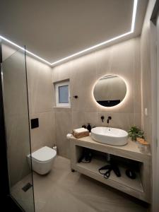 Phòng tắm tại Theni luxury Apartments Chania downtown