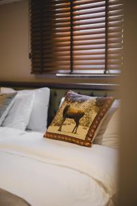 Letto o letti in una camera di Hotel Rezident
