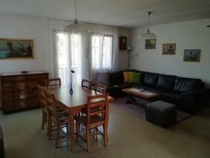 a living room with a table and chairs and a couch at Casa Alice in Mezzano