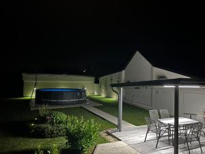Bazén v ubytování Apartmani Ana Vukovar nebo v jeho okolí