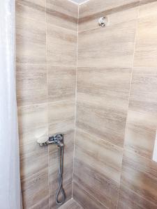 Et badeværelse på Τhair Vacation House