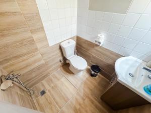 Et badeværelse på Τhair Vacation House + 15 billeder