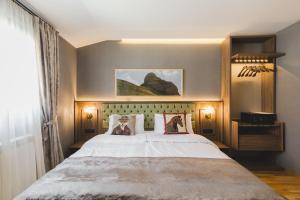 Letto o letti in una camera di Hotel Rezident