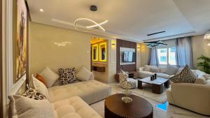 Posezení v ubytování N30 Élégance et Confort à La Corniche Rabat - Appartement de Luxe Essabah