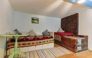 a bedroom with a bed and a table in it at La Lipoveni in Jurilovca