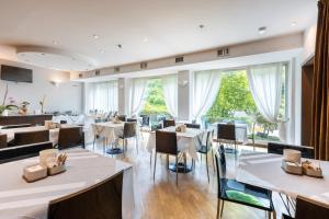 Posezení v ubytování Aston Hotel