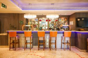 Lounge nebo bar v ubytování OYO Tong Park Hotel + 37 fotografií