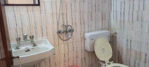 Ένα μπάνιο στο Lakeside Hostel & Homestay +24 φωτογραφίες