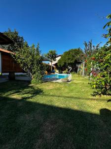 Πισίνα στο ή κοντά στο Villa Bangalôs Manguinhos