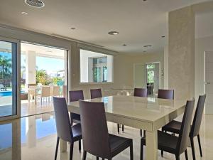 Posezení v ubytování Karat Villa Oasis Del Duque