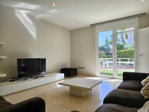 TV a/nebo společenská místnost v ubytování Karat Villa Oasis Del Duque