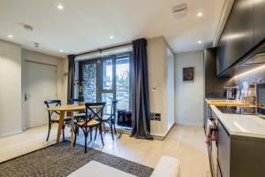 Kuchyň nebo kuchyňský kout v ubytování Quiet 2BR Flat in Backbarrow near Lake Windermere