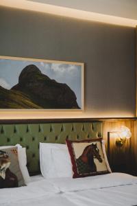 Letto o letti in una camera di Hotel Rezident