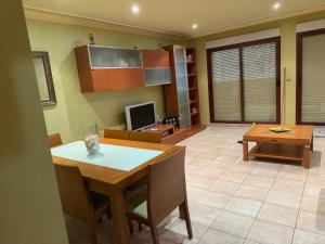 a kitchen with a table and a dining room at Playa Castro in Aguiño