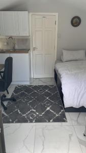 Postel nebo postele na pokoji v ubytování Ardkeen-Outhouse