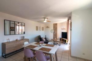 TV a/nebo společenská místnost v ubytování La belle Tessardaise, Draps Compris et PARKING GRATUIT