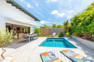 Bazén v ubytování Villa Ilona - Villa piscine à quelques pas des plages nebo v jeho okolí