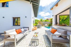 Posezení v ubytování Villa Ilona - Villa piscine à quelques pas des plages