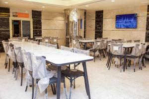 Restaurace v ubytování فندق اتقان المشاعر