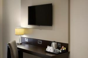 TV/trung tâm giải trí tại Premier Inn Dublin Airport