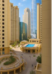 迪拜Goodwill Holidays ,Near Jumeirah Beach Residence 1的高楼林立的城市景观
