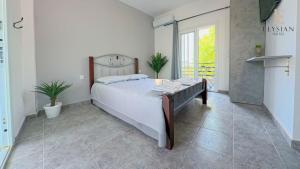 Postel nebo postele na pokoji v ubytování Elysian Suites 1ST Floor N3