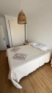 En eller flere senge i et værelse på BS House Praia da Lota - Casa do Mar