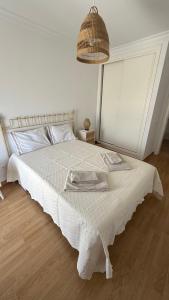 En eller flere senge i et værelse på BS House Praia da Lota - Casa do Mar