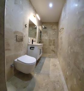Ένα μπάνιο στο Sea view 5 En-suit villa, pool heatable, free WIFI VillaHappy in Kalkan
