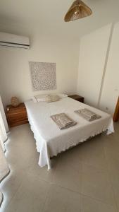 Postel nebo postele na pokoji v ubytování BS House Praia da Lota - Casa à Beira-Mar + 48 fotografií