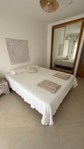 Postel nebo postele na pokoji v ubytování BS House Praia da Lota - Casa à Beira-Mar