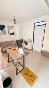 Χώρος καθιστικού στο Small Loft of Indah Living