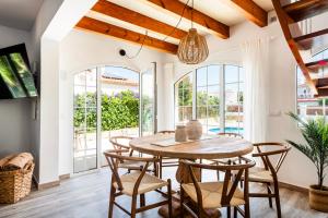 Χώρος καθιστικού στο Villa Menurka II