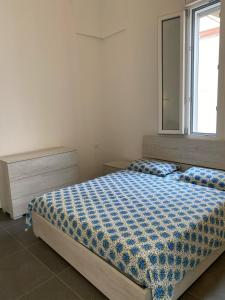 a bedroom with a large bed with a window at Casa Giovannina in Tuglie
