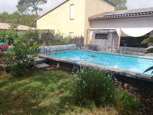 Bazén v ubytování Studio avec terrasse au calme nebo v jeho okolí + 6 fotografií