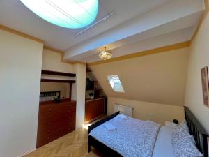 Posteľ alebo postele v izbe v ubytovaní Comfortable 3 Bedroom apartment in the Heart of Prague
