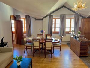 Posedenie v ubytovaní Comfortable 3 Bedroom apartment in the Heart of Prague + 16 fotografií