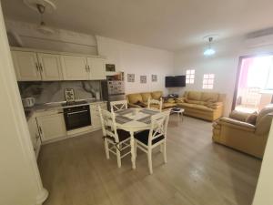 Kuchyň nebo kuchyňský kout v ubytování ART Apartment Durres Albania